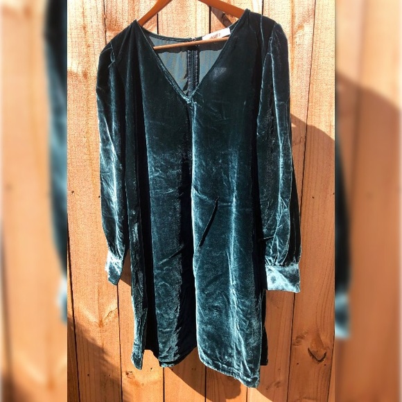 NWT Emerald Velvet Dress - Picture 4 of 4